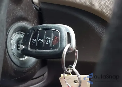 2017 Hyundai Santa Fe Sport 2.4L z USA, uszkodzony, nr VIN 5XYZUDLB8HG497577